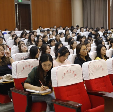 大学生如何申请资助项目？